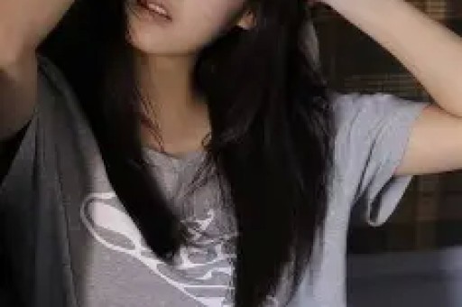 外国网红约中国女孩开房视频被发到网上她却借此热度直播带货