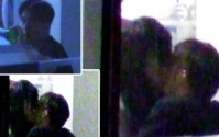526日：女顶流家中与男友幽会被拍！两人在卧室激吻好甜男方身份遭揭